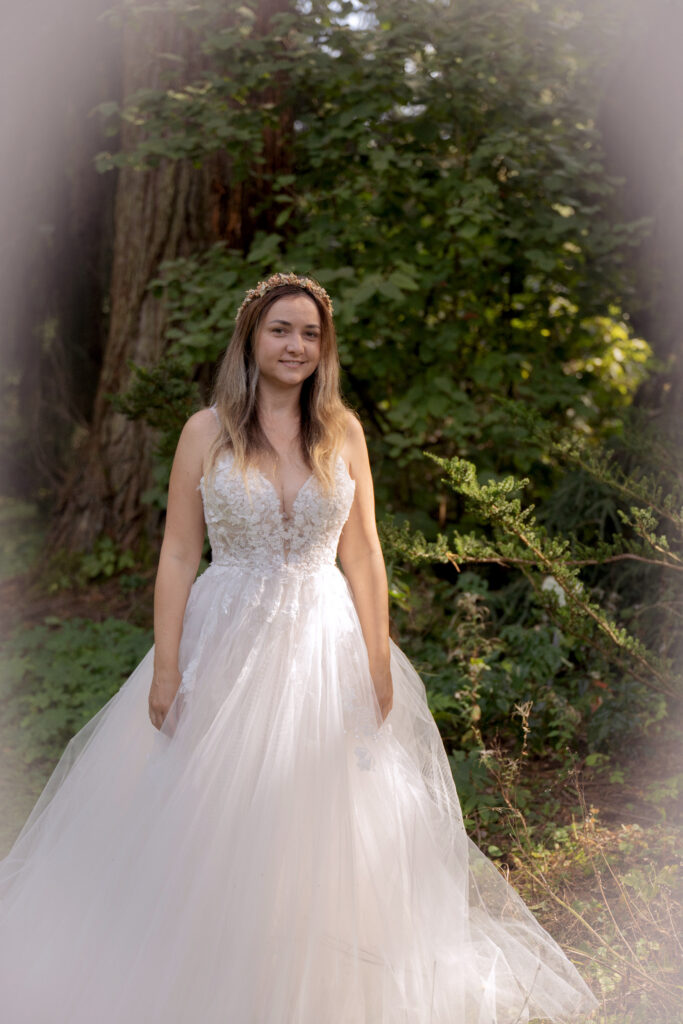 Braut im Wald, Portrait – Hochzeitsfotografie by Jo